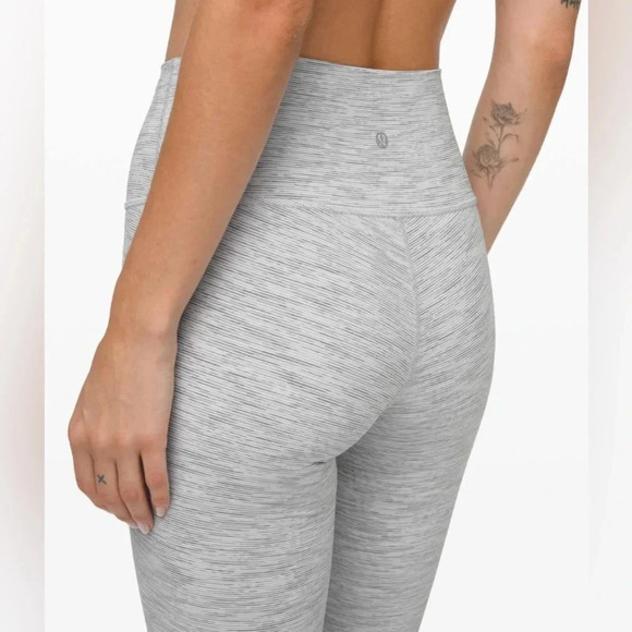 Lululemon x PELOTON Wunder Under High-Rise Tight 28” *Full-On Luxtreme* - Picture 3 of 7